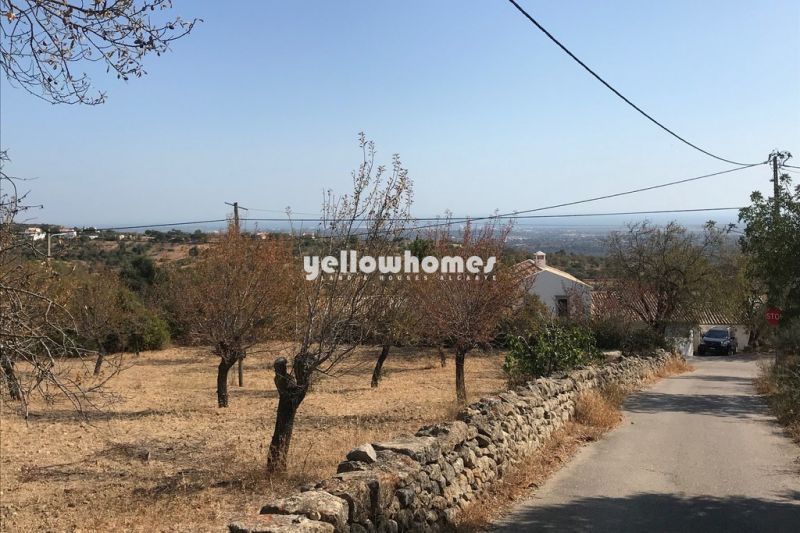 Terreno urbano com casa velha e bonita vista mar perto de Boliqueime